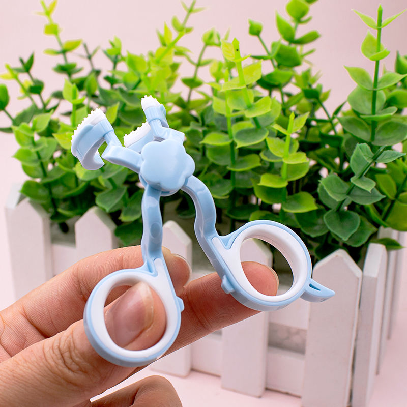 Lens Eyelid Stretcher